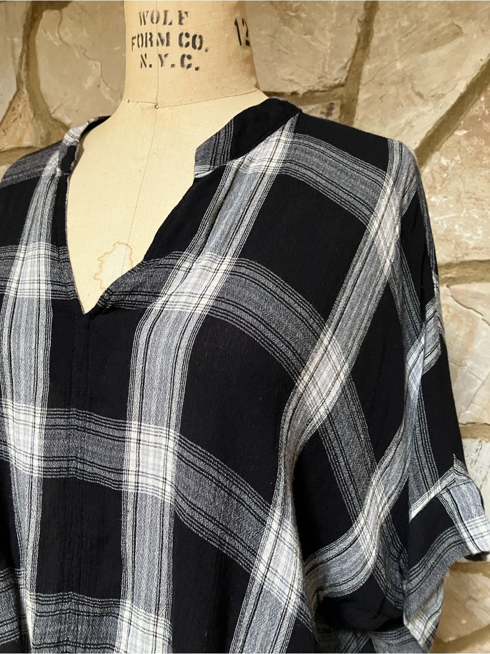 Universal Thread Black Blue & White Plaid V-Neck Top